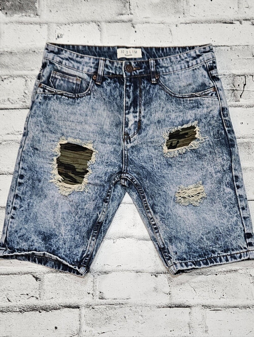 Urban Heritage Distressed Acid Wash Denim Shorts Camo Patch Men's Size 32